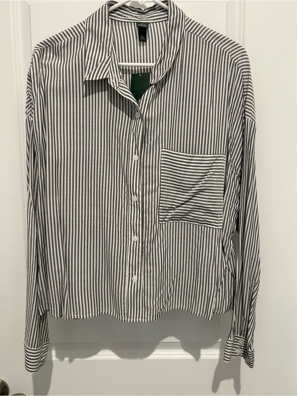 wild fable Gray & White Long Sleeve Vertical Stripe Button-Down Shirt